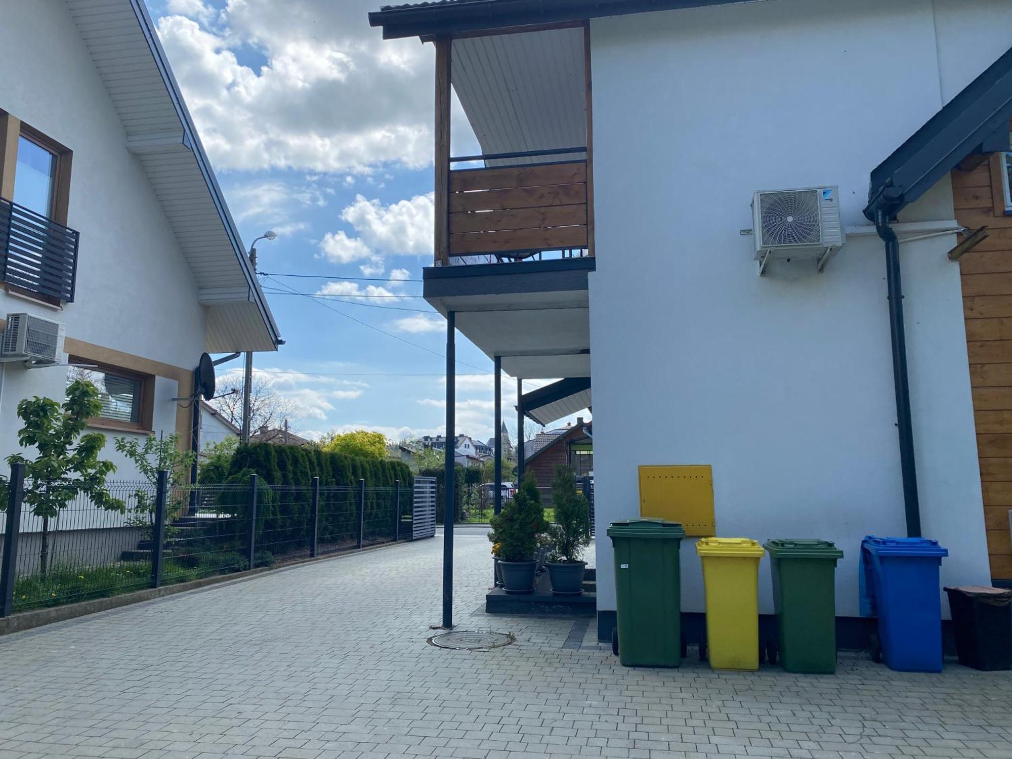 Apartamenty Fredry 莱斯科 外观 照片