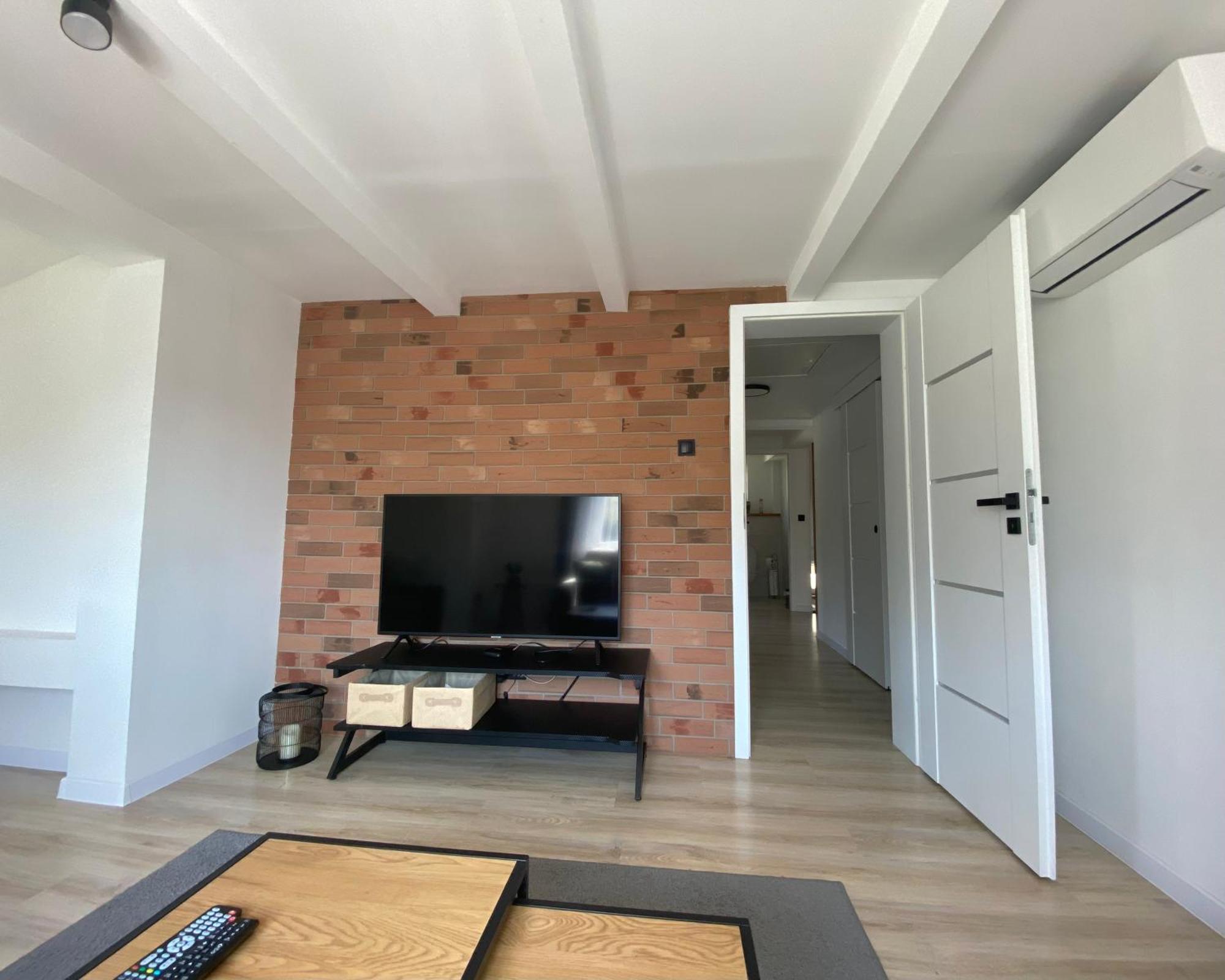 Apartamenty Fredry 莱斯科 外观 照片