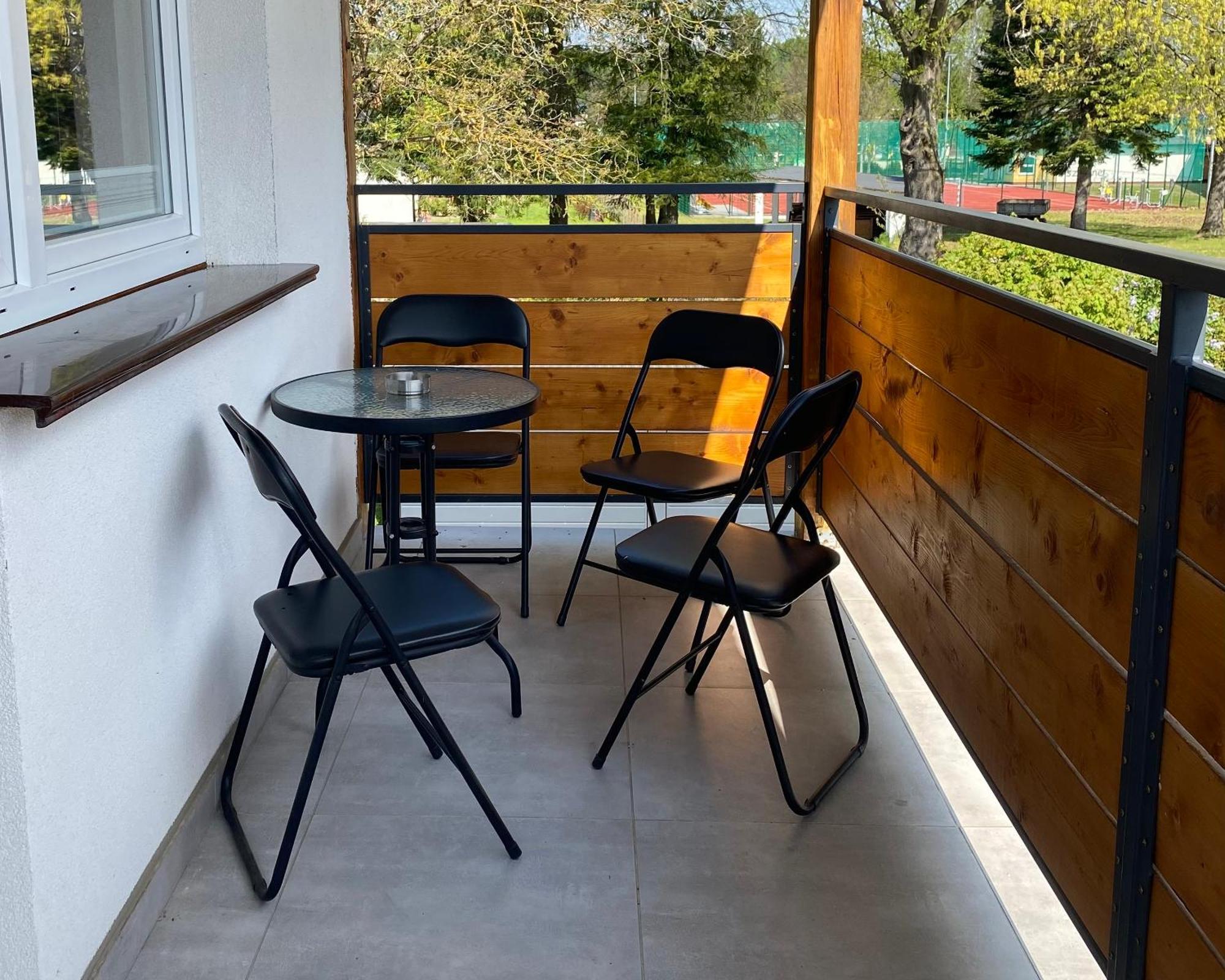 Apartamenty Fredry 莱斯科 外观 照片
