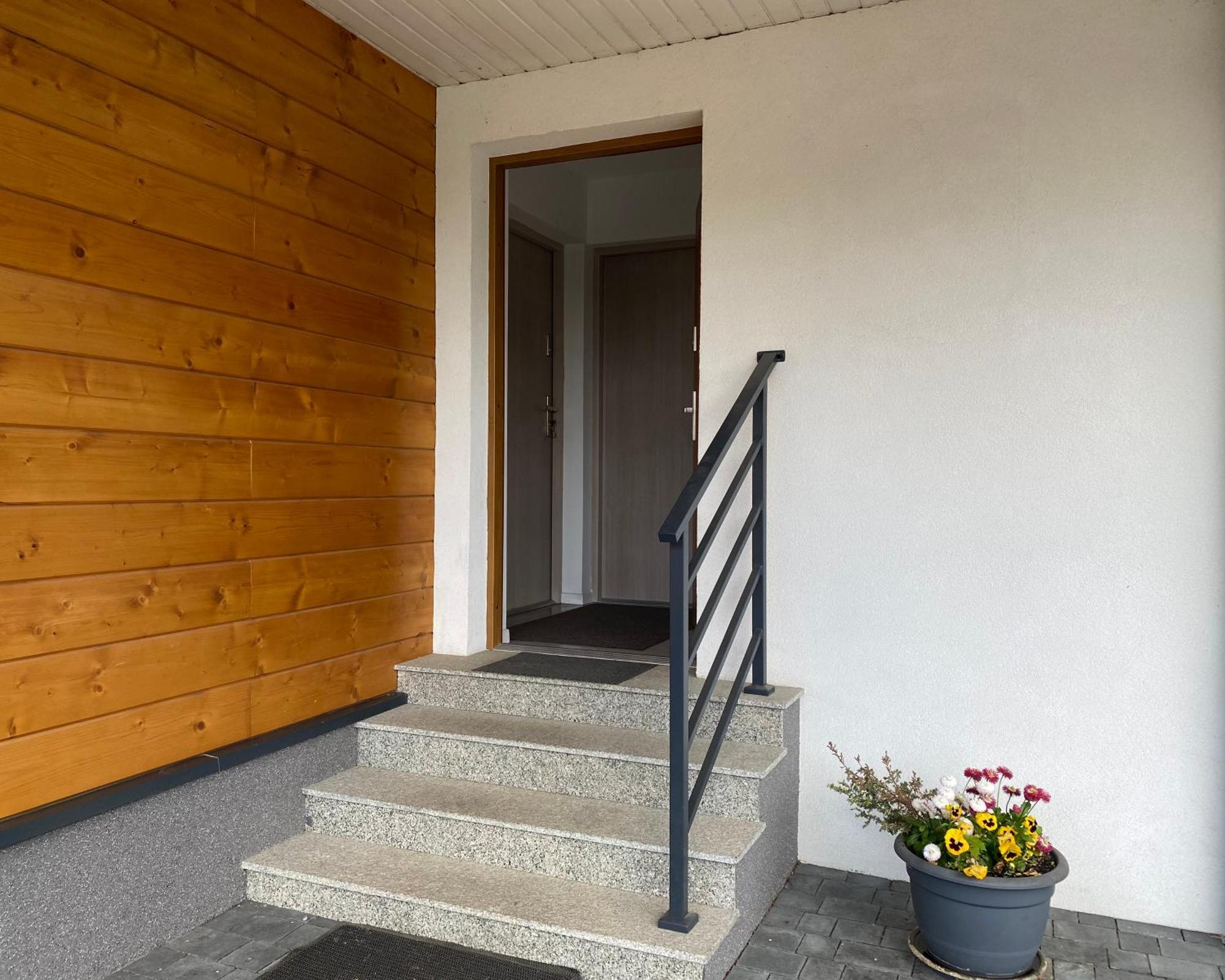 Apartamenty Fredry 莱斯科 外观 照片